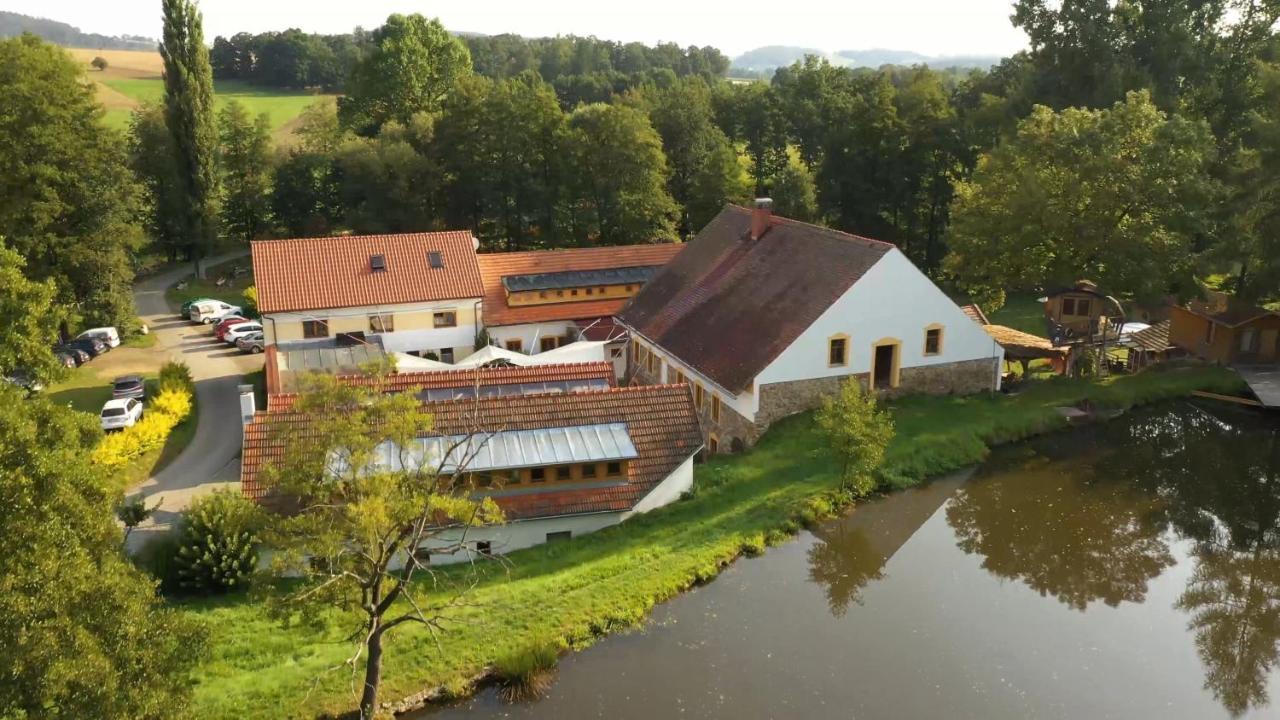 Ferienwohnung Viking Houses Strnadovsky Mlyn Jesenice  Exterior foto